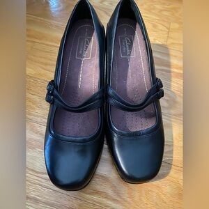 Clarks Everyday Black comfort shoe Timeless Design